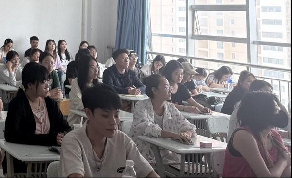 bevictor伟德举办全媒体传播行业发展趋势讲座